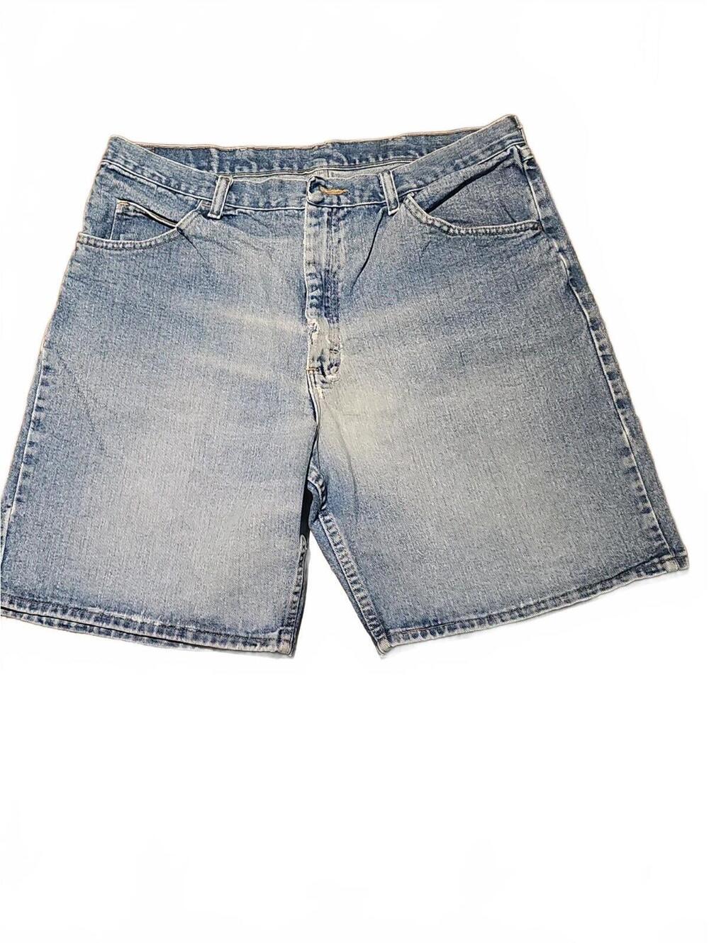 Wrangler Relaxed Fit Jean Short 38.  Inseam 8.5